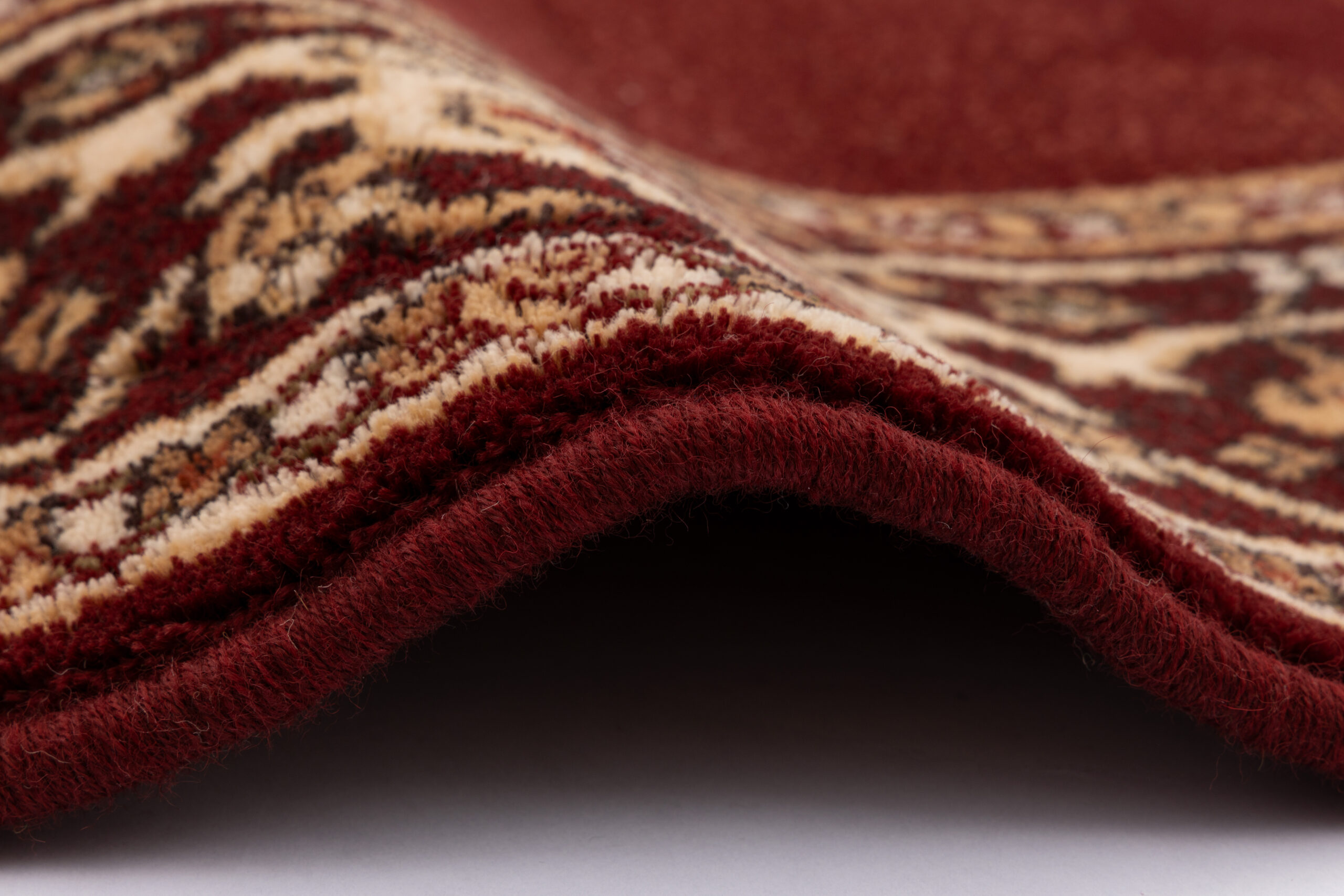 ISFAHAN URIASZ ruby rubin 200x200 L scaled