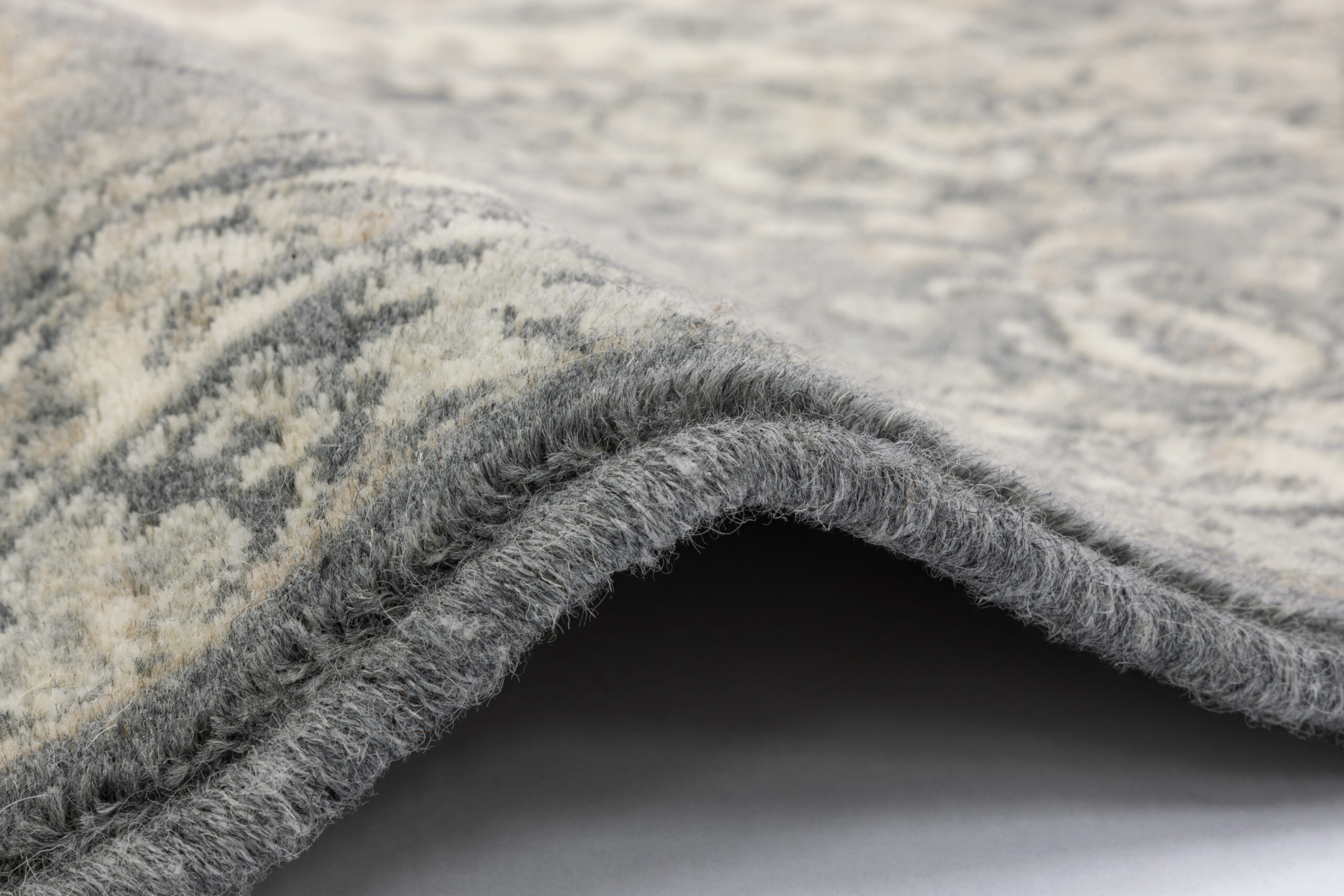 ISFAHAN ALMAS popiel grey L scaled