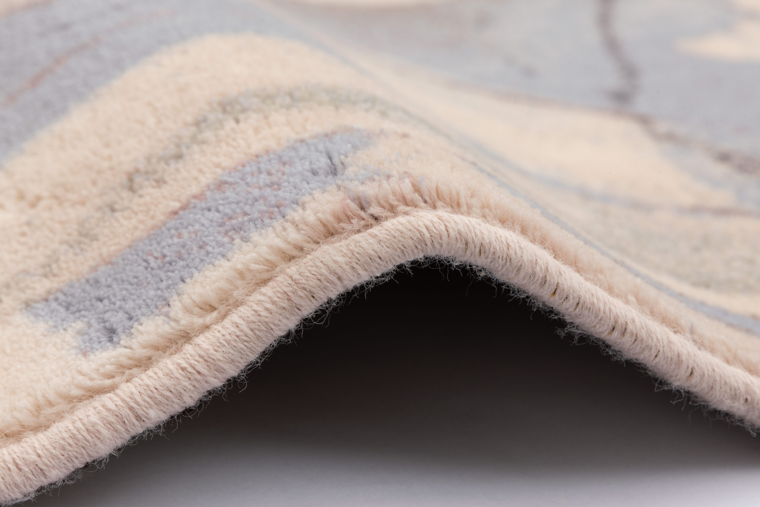 Lilia Alabaster 2 scaled