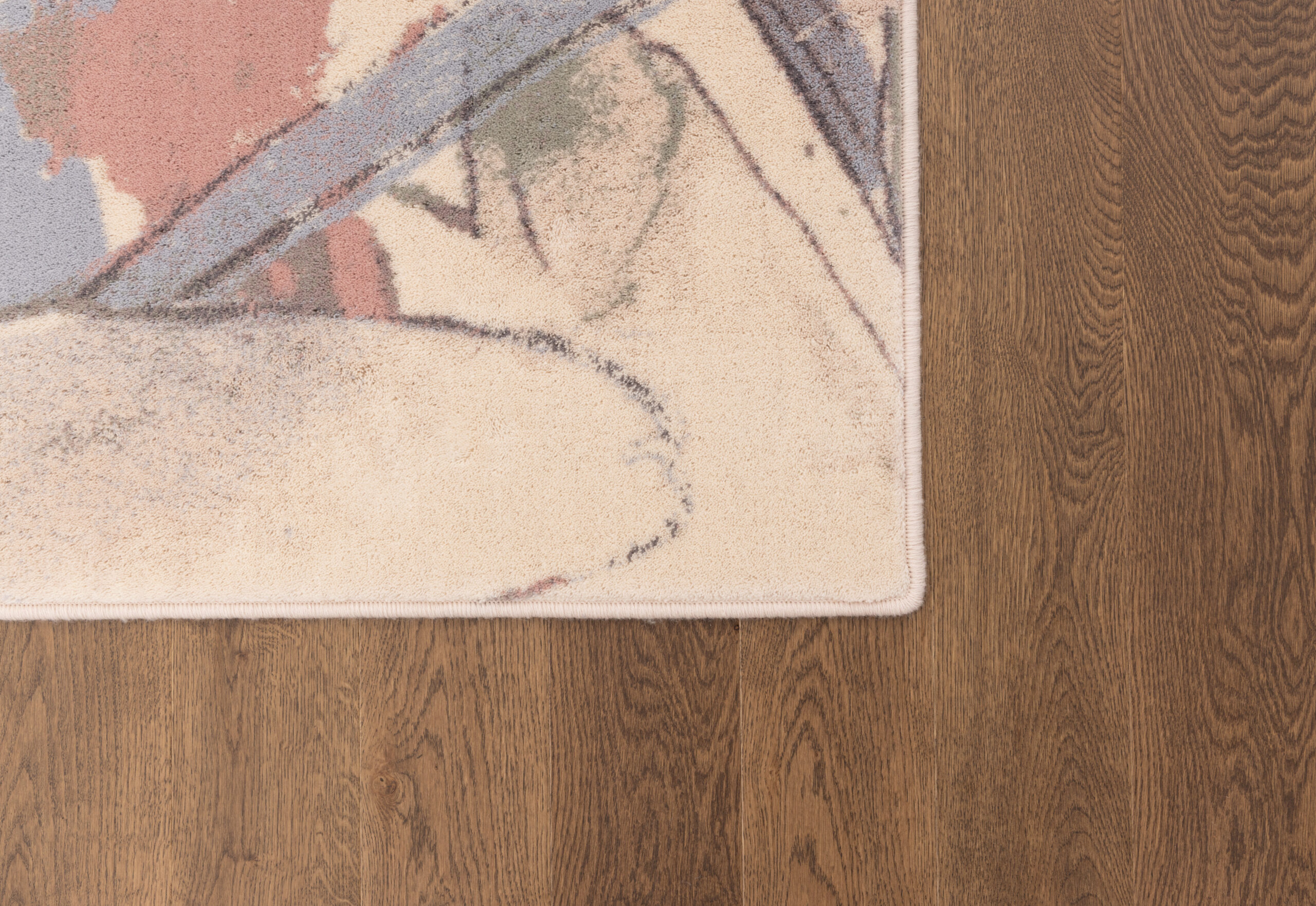 Lilia Alabaster 3 scaled